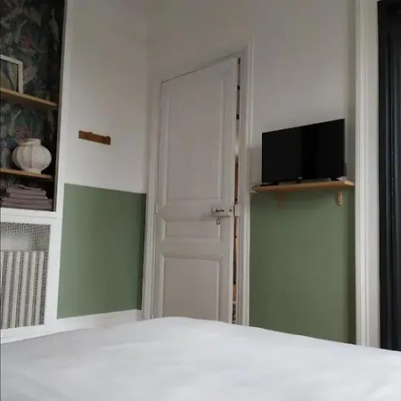 Pavillon C.r לינה וארוחת בוקר